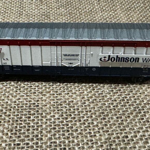 Athearn Freight Cars, NScale Johnson Wax Boxcar 49037 - Picture 6 of 7